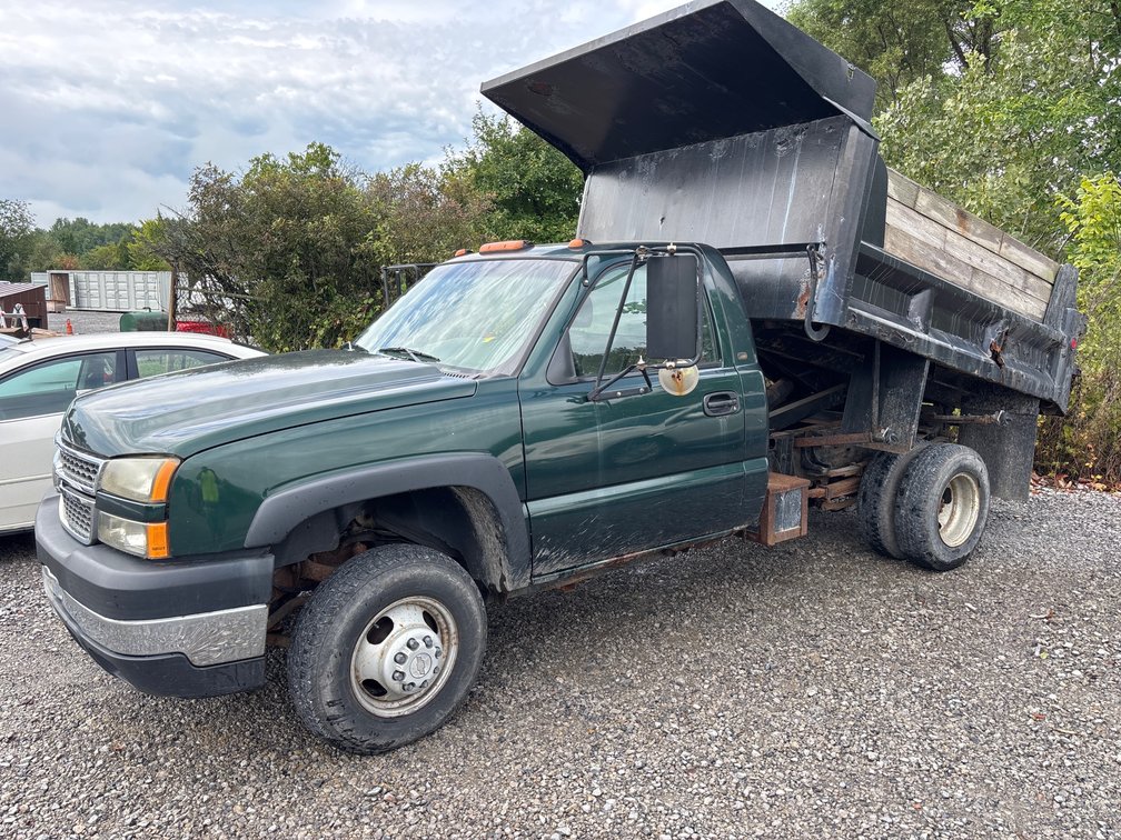 2005 Chevrolet Silverado 8’ Dump