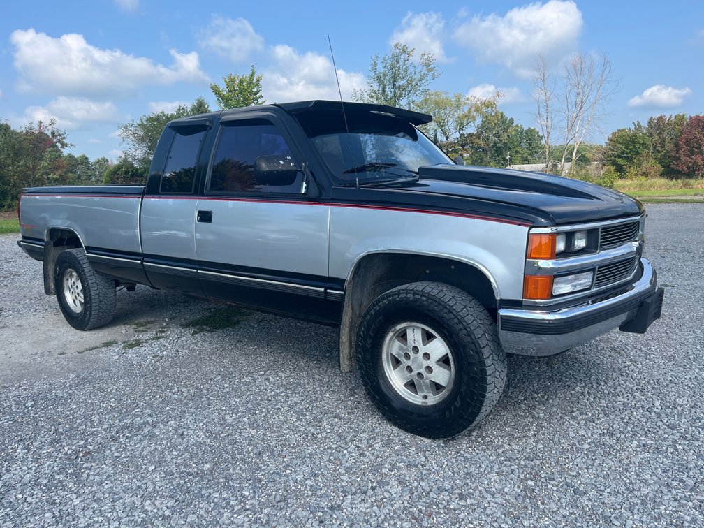 1989 Chevrolet K2500 4X4 Ext Cab w/ 8’ bed