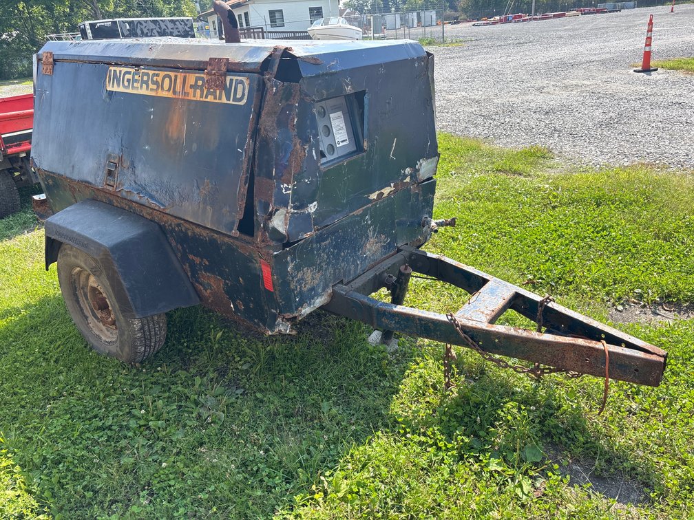 D2. Ingersoll rand towable air compressor