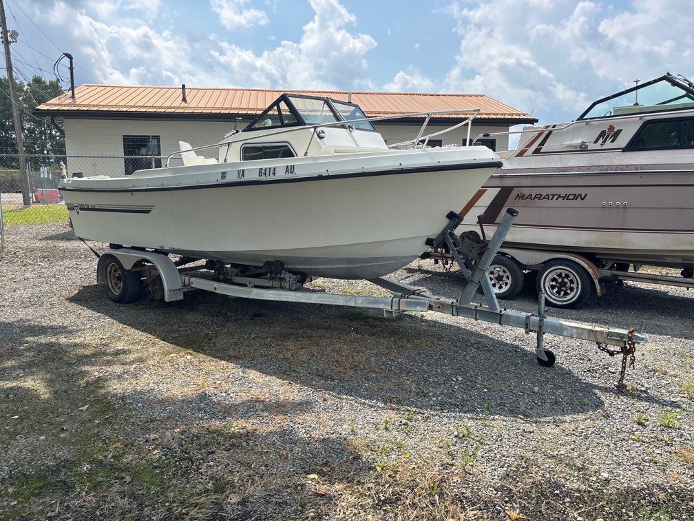 1981 Sea Ox S200C 20' 3" closed bow boat