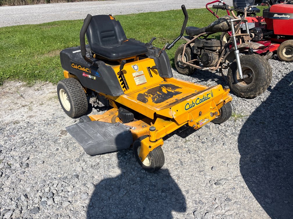 D4b. Cub cadet riding zero turn lawnmower 42 inch deck has steering problems