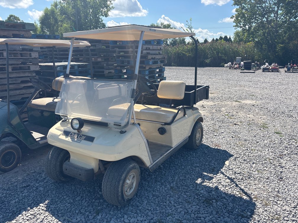 Clubcar golf cart runs and moves gas power
