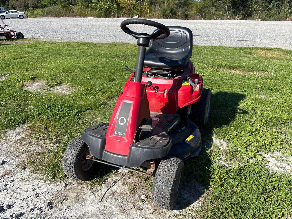 D4b. Troy Bilt riding lawnmower with a 30 inch deck runs