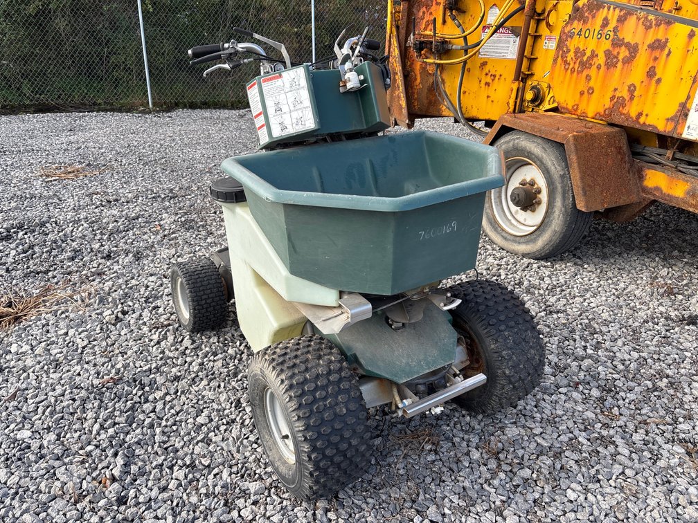 Perma green Ride on sprayer spreader