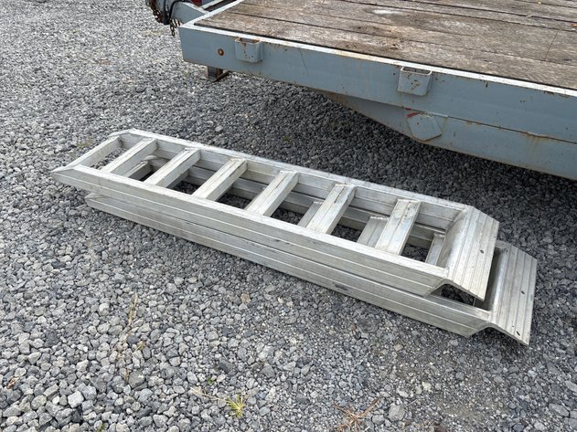 Image for D4b. (2) 6’aluminum loading ramps