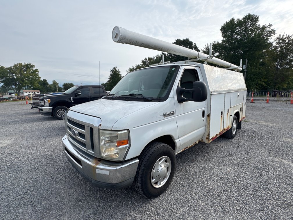 2008 Ford Econoline Van w/ knapheide  11’ utility body