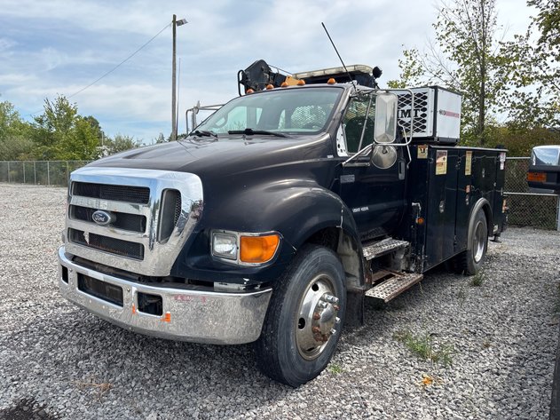Image for 2004 Ford F-650 w/ Dominator Crane