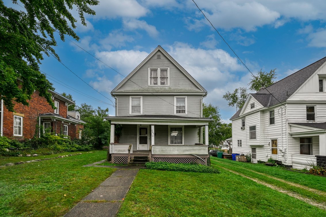 Image for REAL ESTATE AUCTION • 267 RIDDLE RAVENNA OH 44266