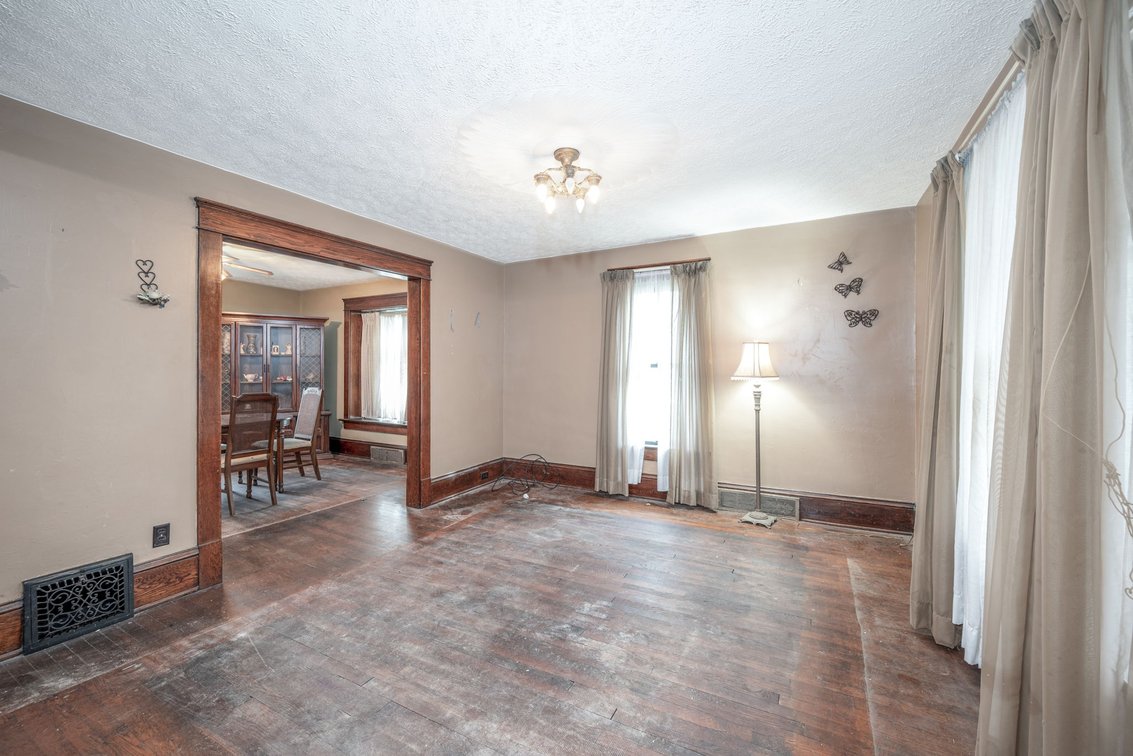 Image for REAL ESTATE AUCTION • 267 RIDDLE RAVENNA OH 44266