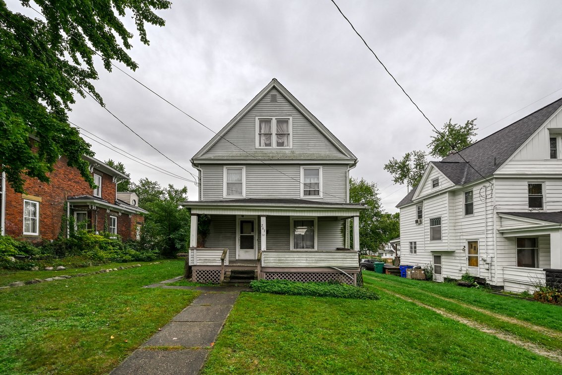 Image for REAL ESTATE AUCTION • 267 RIDDLE RAVENNA OH 44266