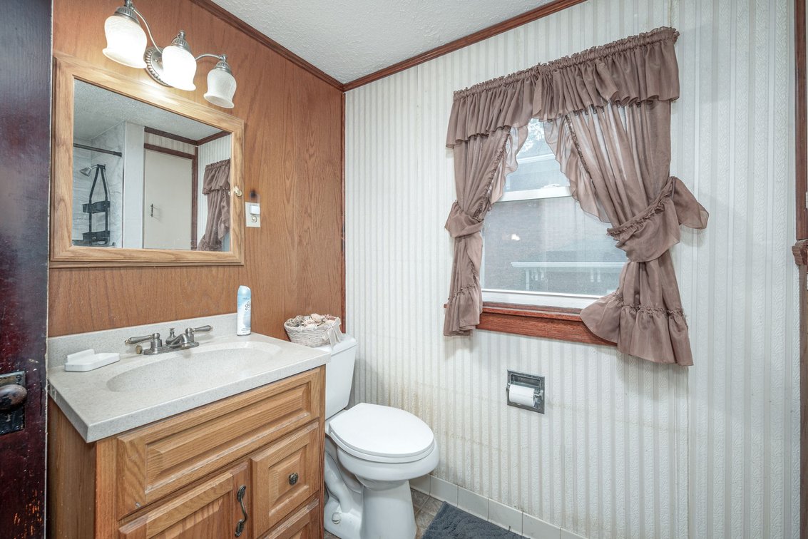 Image for REAL ESTATE AUCTION • 267 RIDDLE RAVENNA OH 44266
