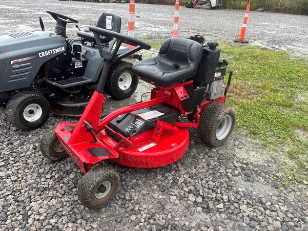 Image for D4. 2011 snapper 28” riding mower