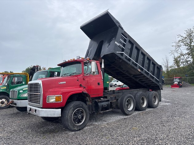 Image for 1995 Ford LTS9000 Truck w/ 16’ hydraulic dump