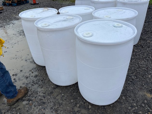 Image for D1. (5) 55 gallon plastic barrels. non-food grade.