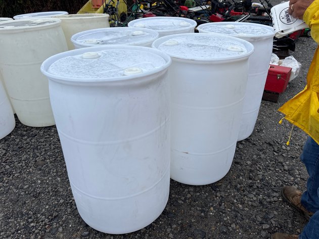 Image for D1. (5) 55 gallon plastic barrels. non-food grade.