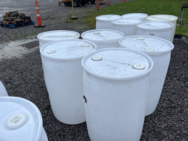 Image for D1. (5) 55 gallon plastic barrels. non-food grade.
