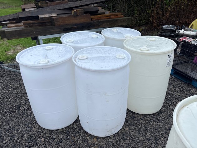 Image for D1. (5) 55 gallon plastic barrels. non-food grade.