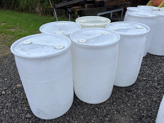 Image for D1. (5) 55 gallon plastic barrels. non-food grade.