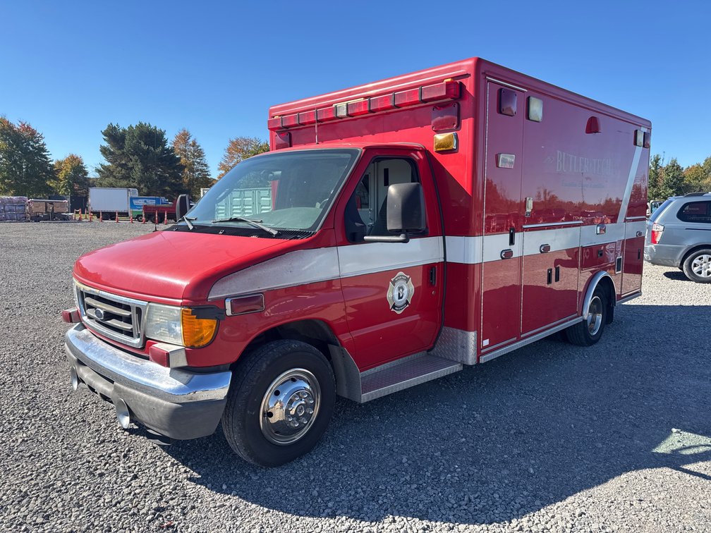 2004 Ford E-450 w/ McCoy Miller Ambulance Body