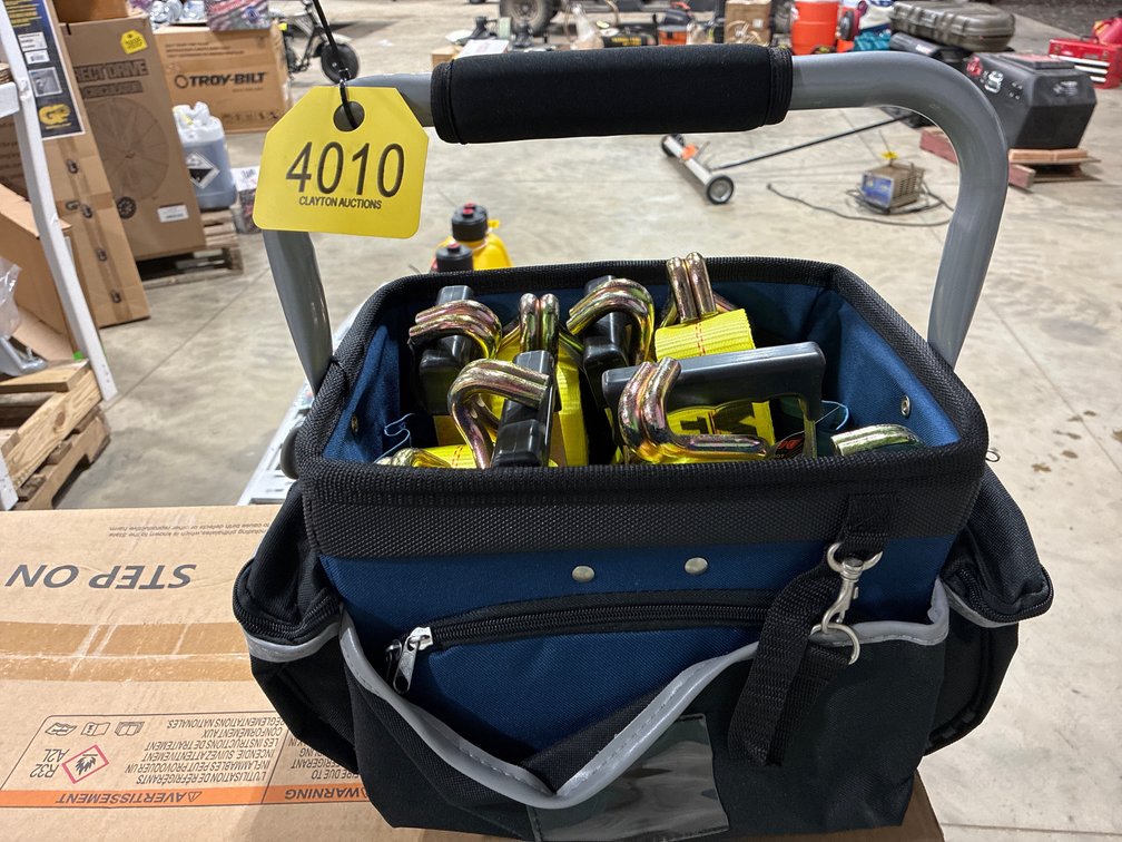 Tool bag with 4 ratchet straps