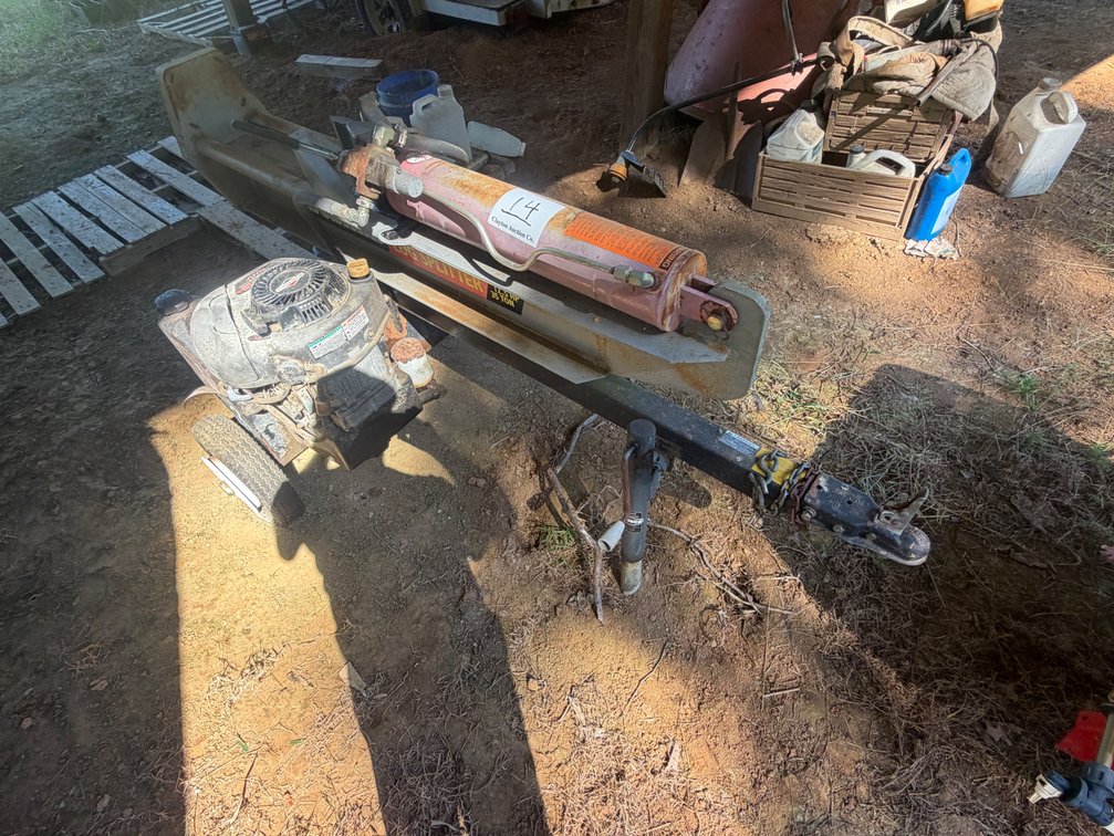 Gasoline engine wood splitter