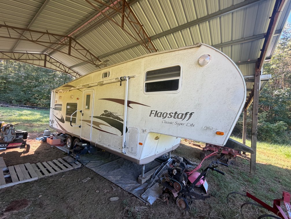 Fifth wheel camper with slide out.