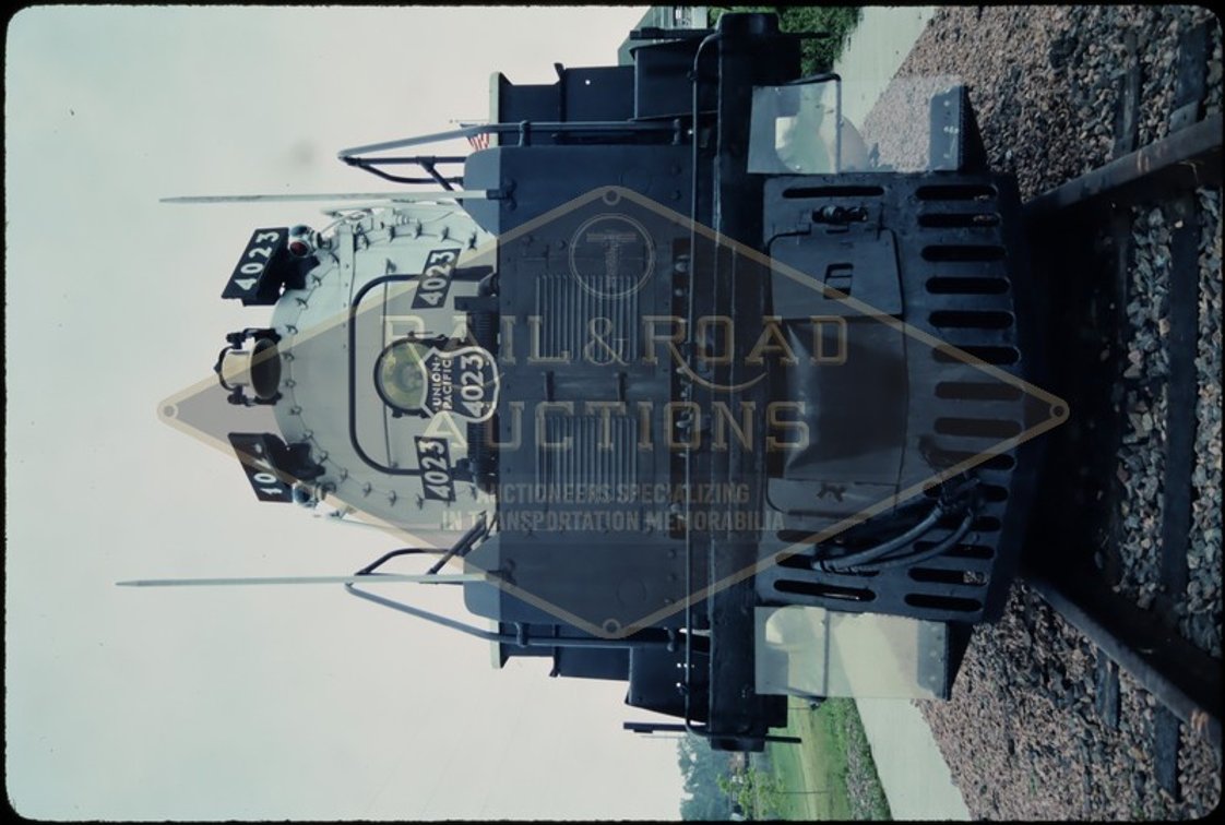 19 Slides - Union Pacific Steam, Amtrak, Burlington Northern, Iowa Interstate, CSX, Santa Fe