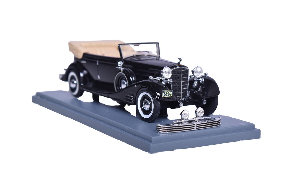 Neo Scale Models 1933 Cadillac Fleetwood Allweather Phaeton