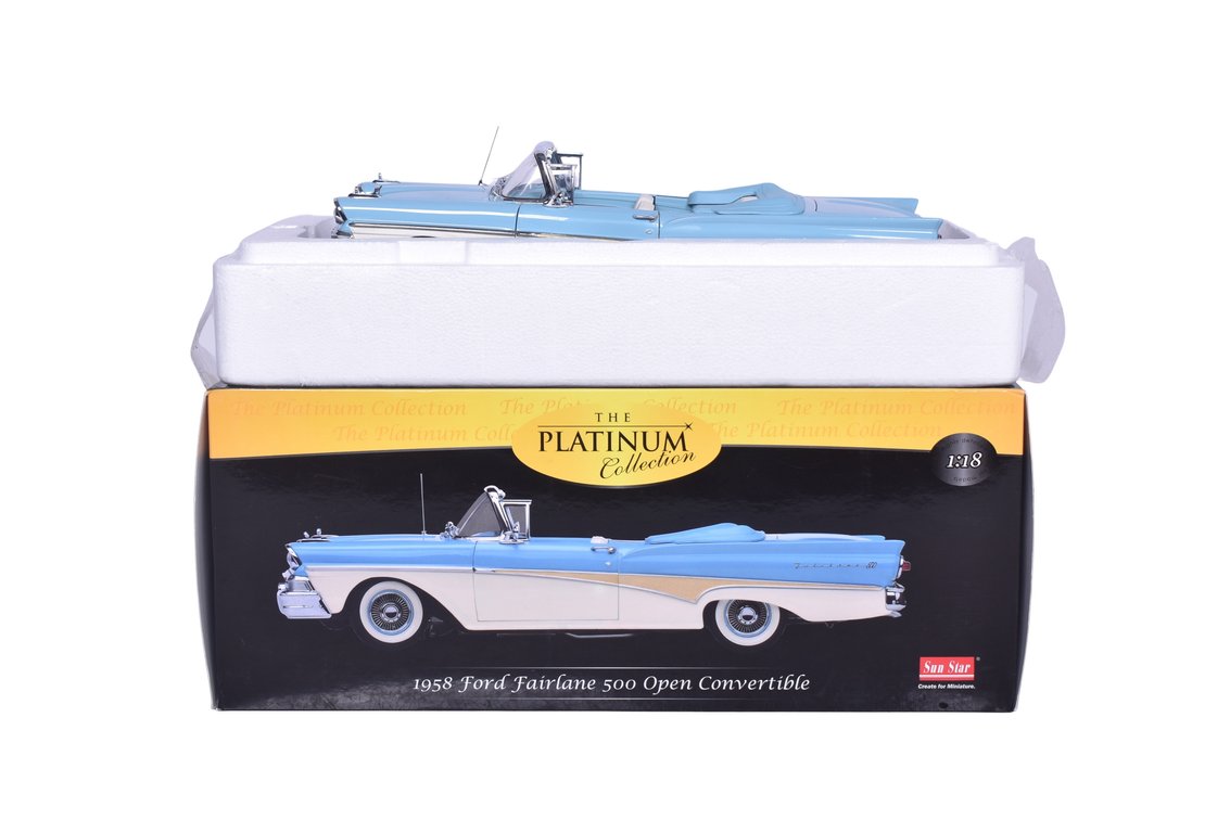 Sun Star 1:18 Diecast 1958 Ford Fairlane 500 Open Convertible - Azure Blue / White