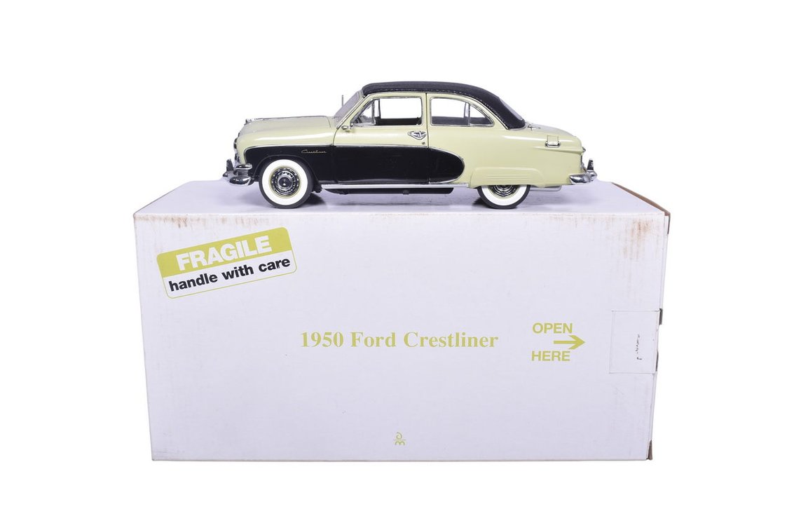 Danbury Mint 1:24 Diecast 1950 Ford Crestliner
