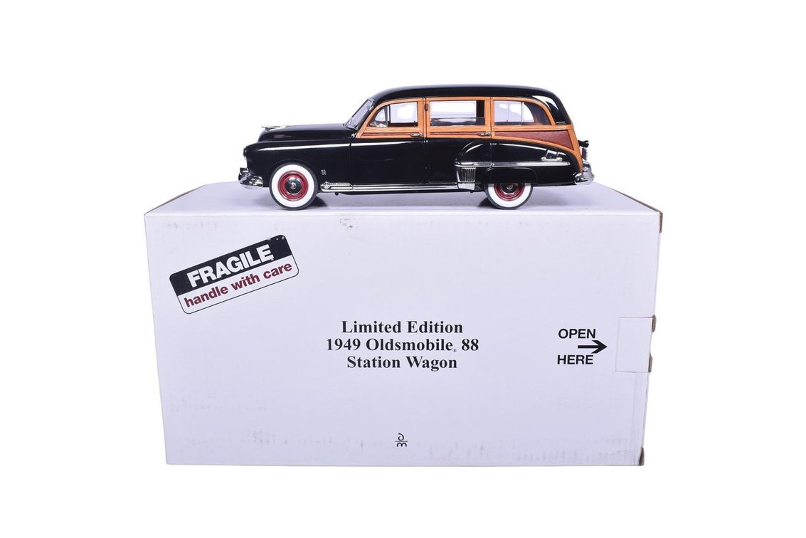 Danbury Mint 1:24 Diecast 1949 Oldsmobile 88 Station Wagon