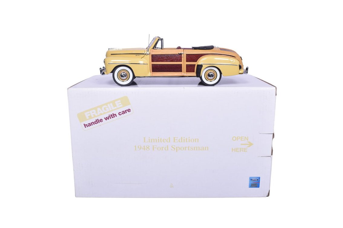 Danbury Mint 1:24 Diecast 1948 Ford Sportsman