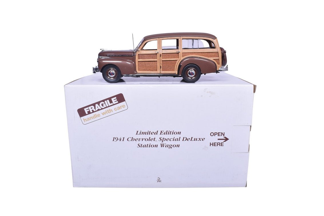 Danbury Mint 1:24 Diecast 1941 Chevrolet Special DeLuxe Station Wagon