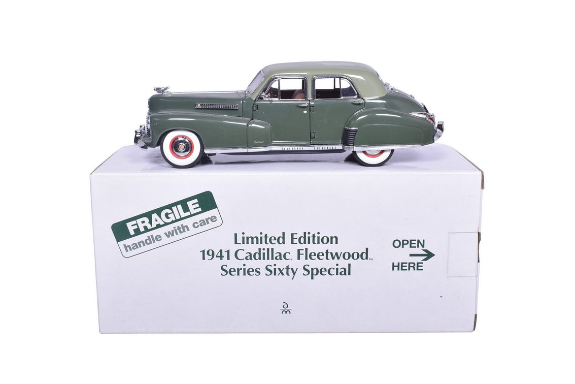 Danbury Mint 1:24 Diecast 1941 Cadillac Fleetwood Series Sixty Special