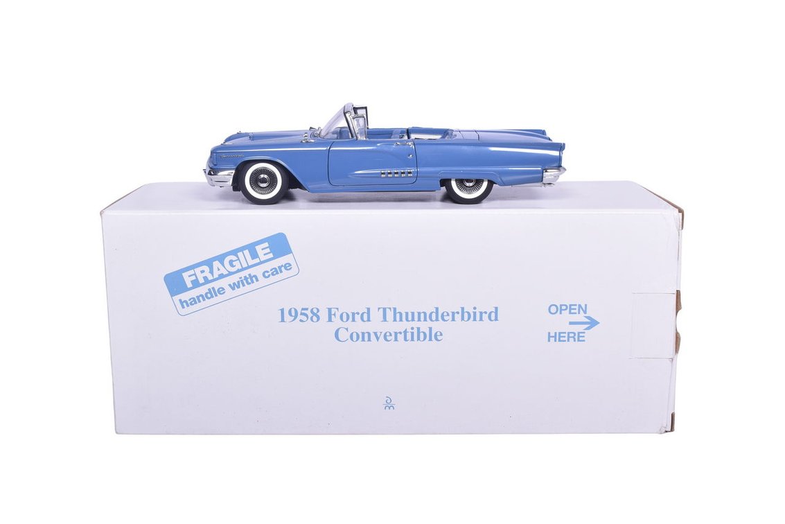 Danbury Mint 1:24 Diecast 1958 Ford Thunderbird Convertible