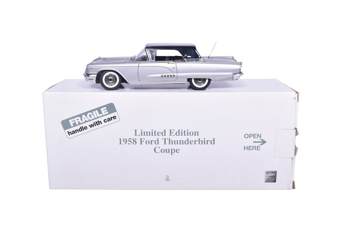 Danbury Mint 1:24 Diecast 1958 Ford Thunderbird Coupe