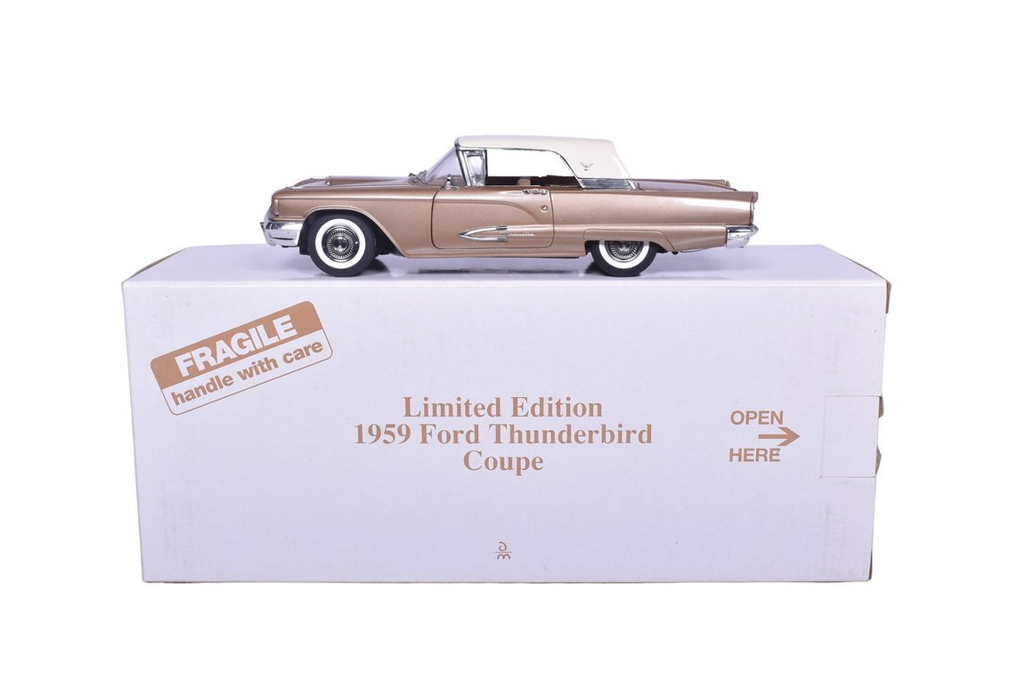 Danbury Mint 1:24 Diecast 1959 Ford Thunderbird Coupe