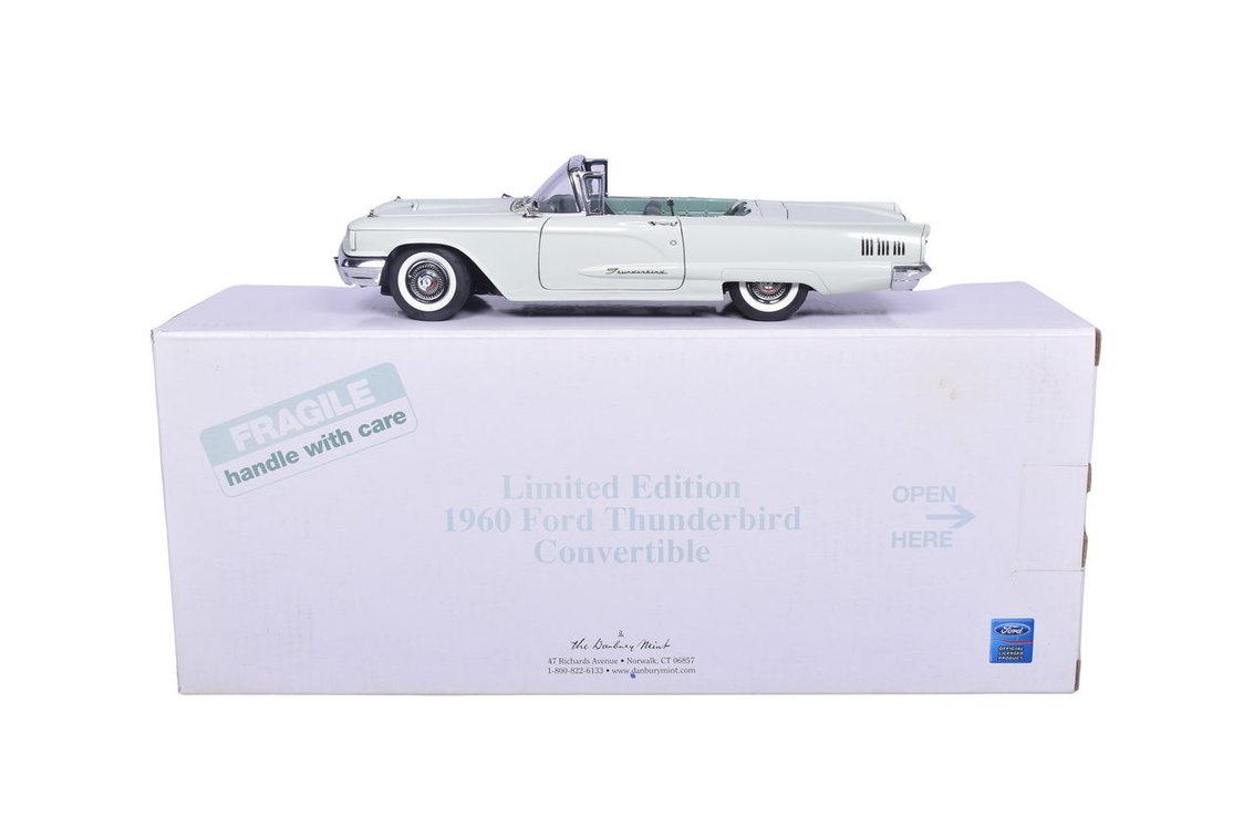 Danbury Mint 1:24 Diecast 1960 Ford Thunderbird Convertible