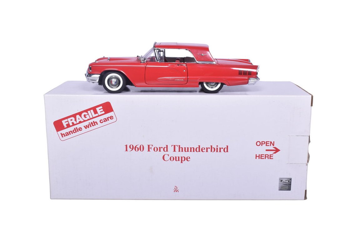 Danbury Mint 1:24 Diecast 1960 Ford Thunderbird Coupe