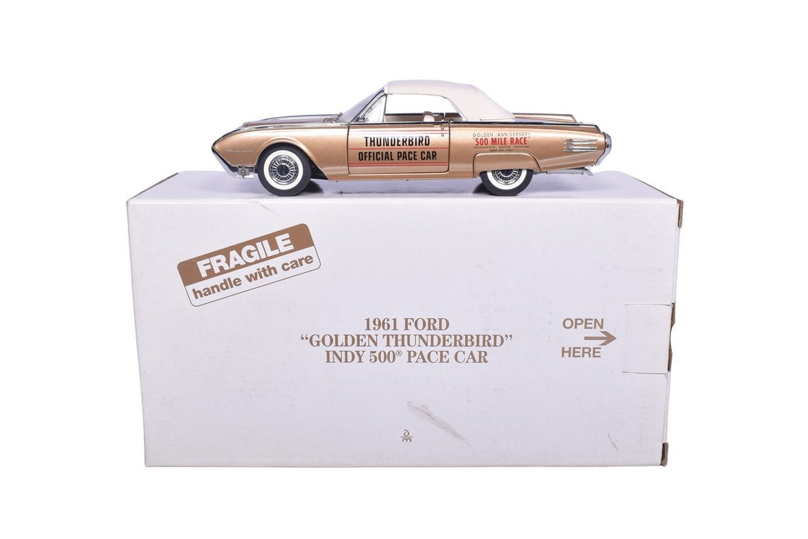 Danbury Mint 1:24 Diecast 1961 Ford Thunderbird - Golden Indy 500 Pace Car