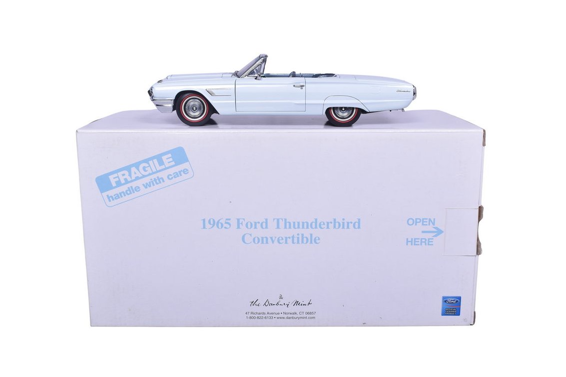 Danbury Mint 1:24 Diecast 1965 Ford Thunderbird Convertible