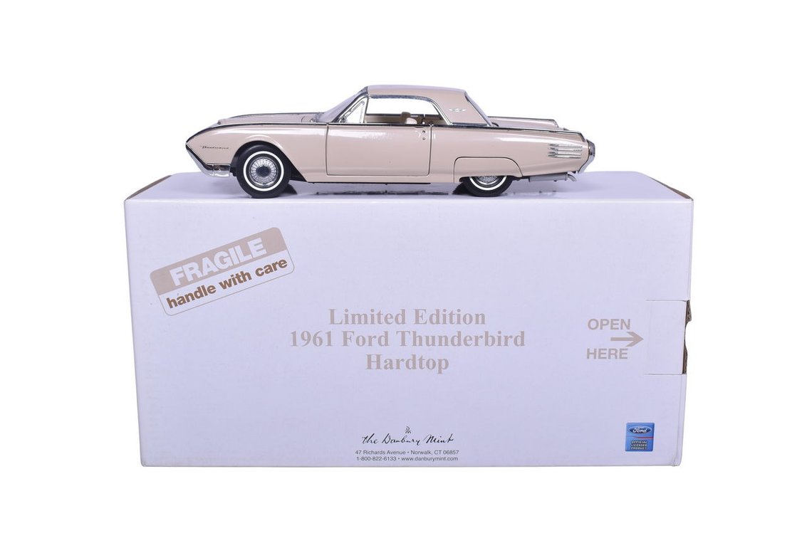 Danbury Mint 1:24 Diecast 1961 Ford Thunderbird Hardtop