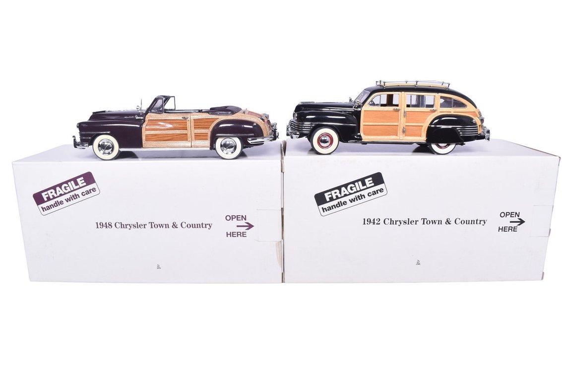 Pair of Danbury Mint 1:24 Diecast 1942 and 1948 Chrysler Town & Country