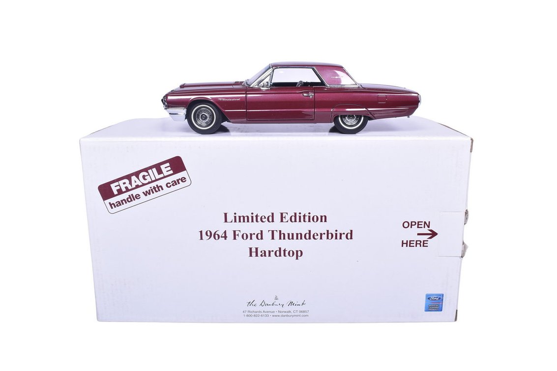 Danbury Mint 1:24 Diecast 1964 Ford Thunderbird Hardtop