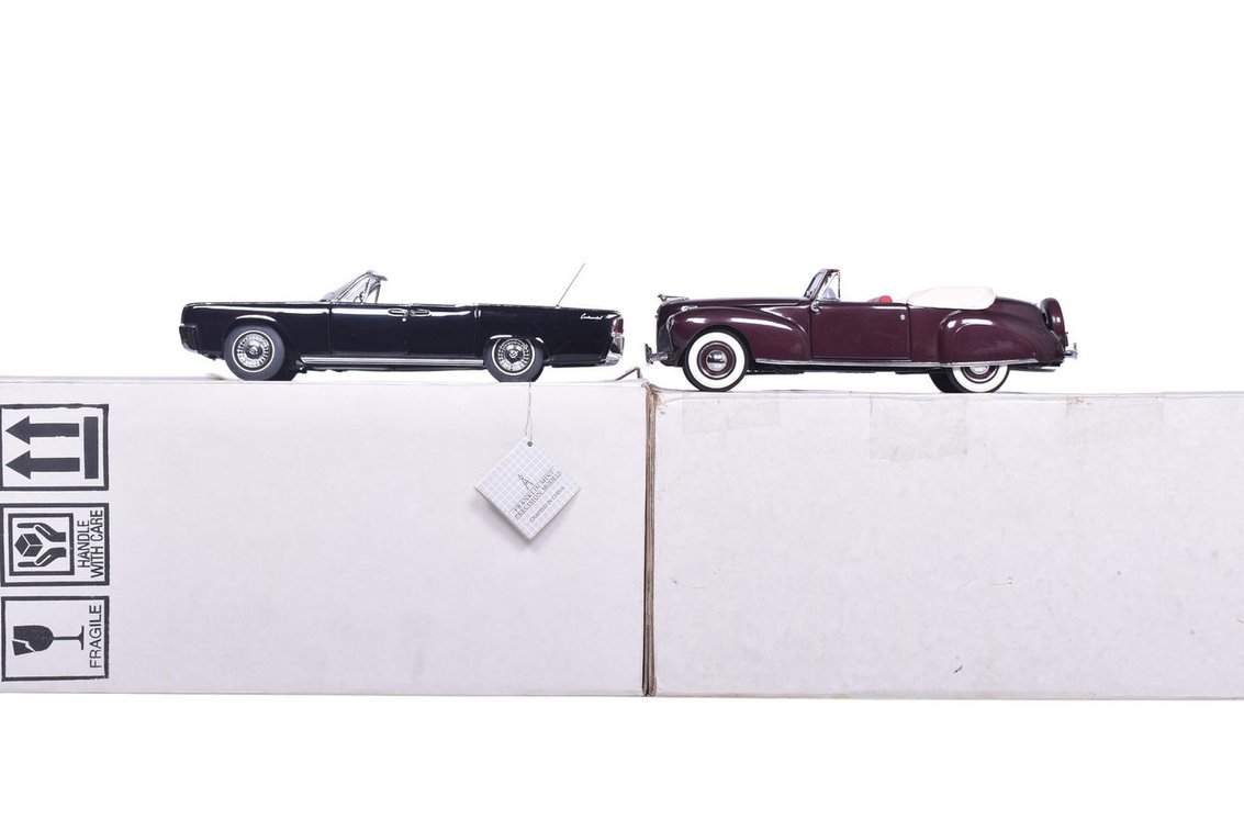Pair of Franklin Mint 1:24 Diecast Lincoln Continentals - 1941 and 1961