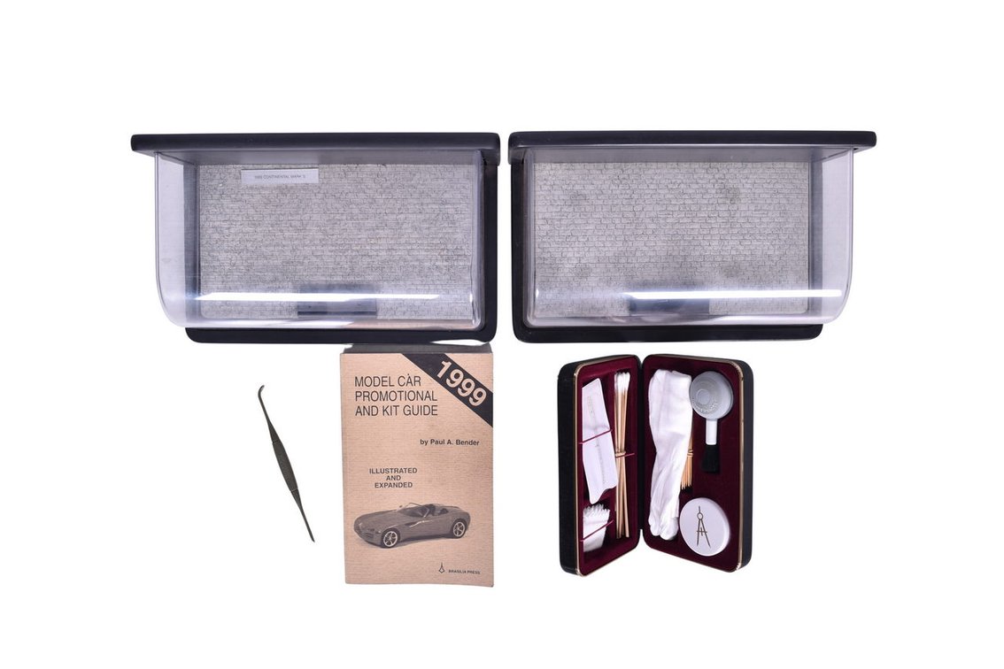 Model Car Care Lot - Display Cases, Cleaning Kit, Guide