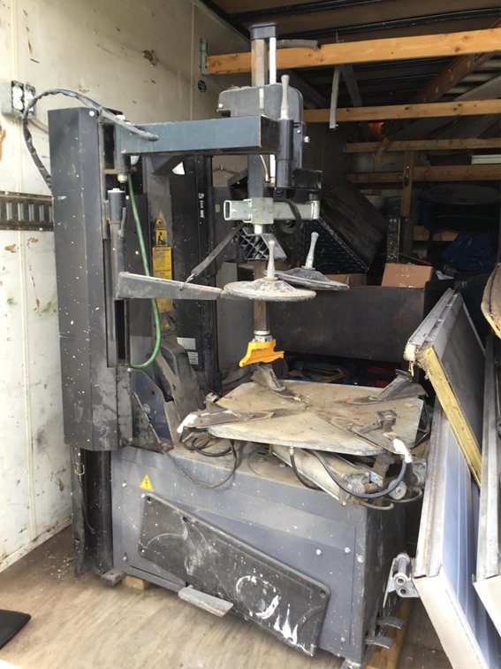 CEMB Automotive Tire Changing Machine