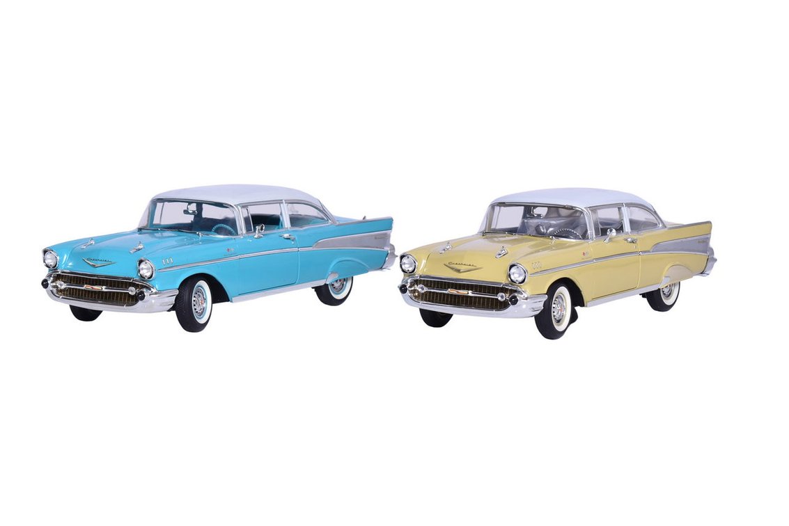 Pair of Highway 61 1:18 1957 Chevrolet Bel Air Model Cars