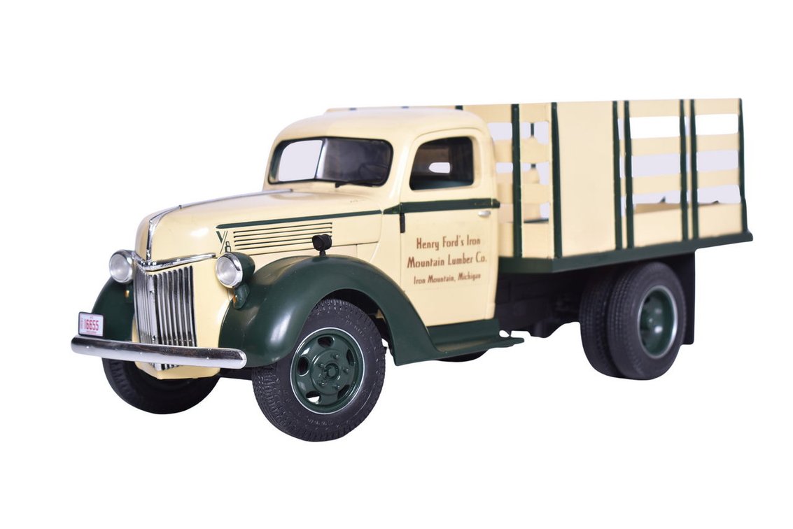 Highway 61 1940 Ford Stake Truck 1:16 Die Cast Model