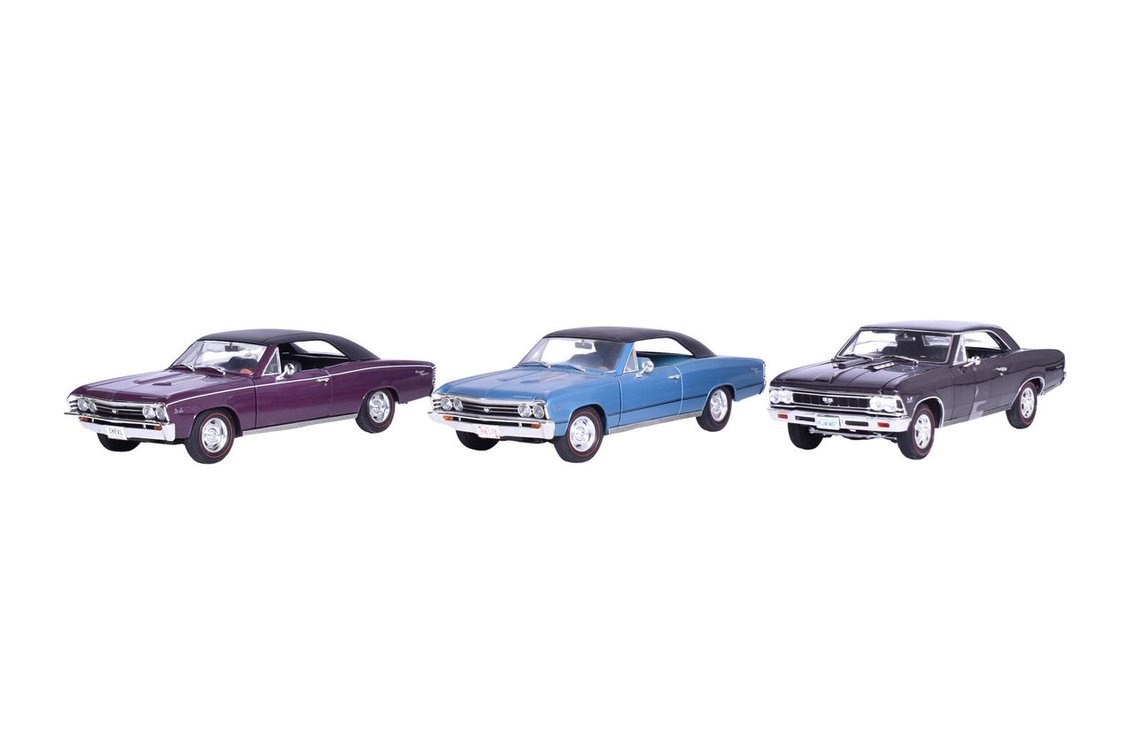 Three American Muscle 1:18 Die Cast 1967 Chevrolet Chevelle Model Cars